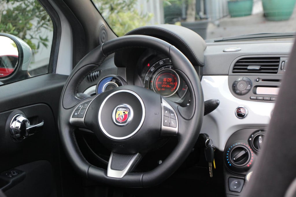 Abarth 500c 1.4 t-jet scorpione - alcantara - aux/usb - 17inch - pdc - gric
