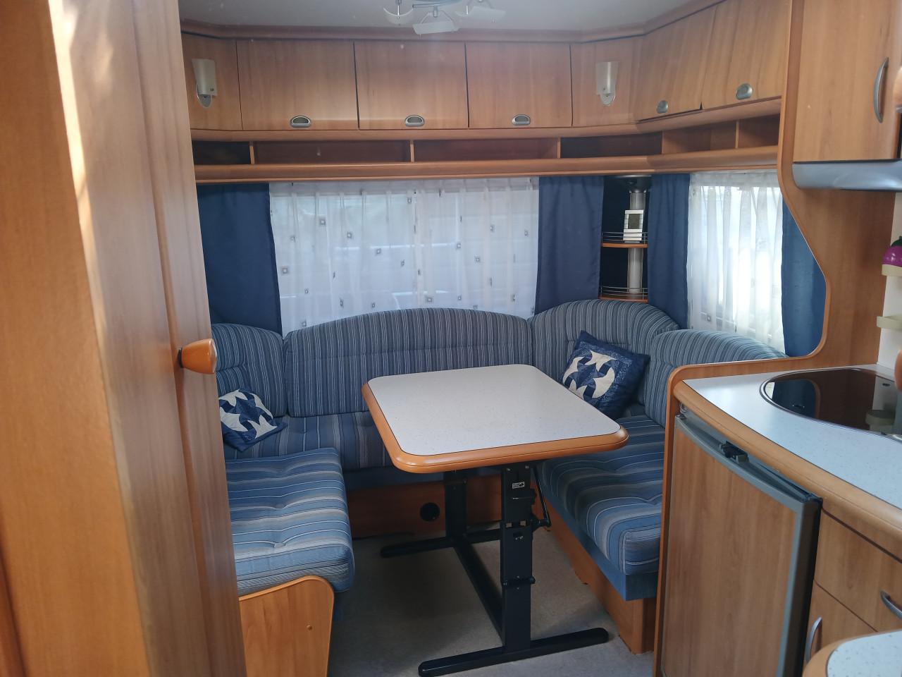 Caravan Hobby met mover en fietsendrger, zgan. voortent en luifel