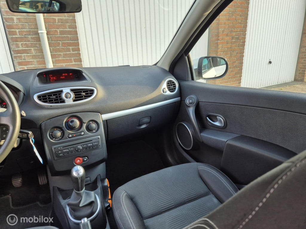 Renault Clio 1.2 authentique/ origineel nl / 5-deurs / cruisecontrol