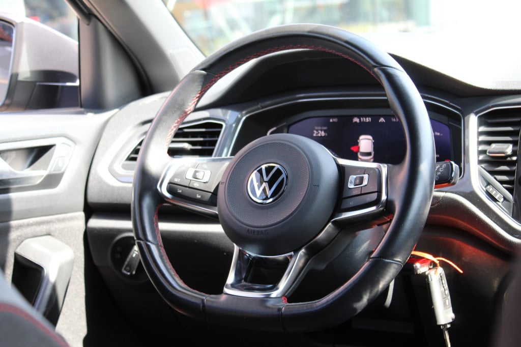 Volkswagen T-roc 1.5 tsi r-line | acc | navi | camera | dsg | trekhaak