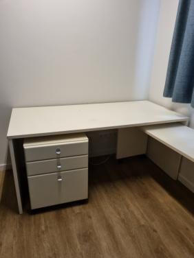 Bureau met ladenblok