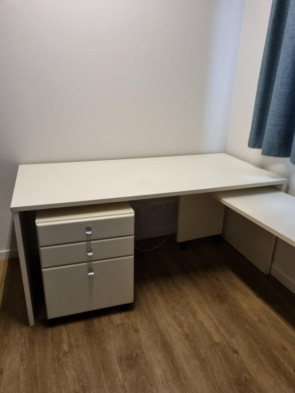 Bureau met ladenblok