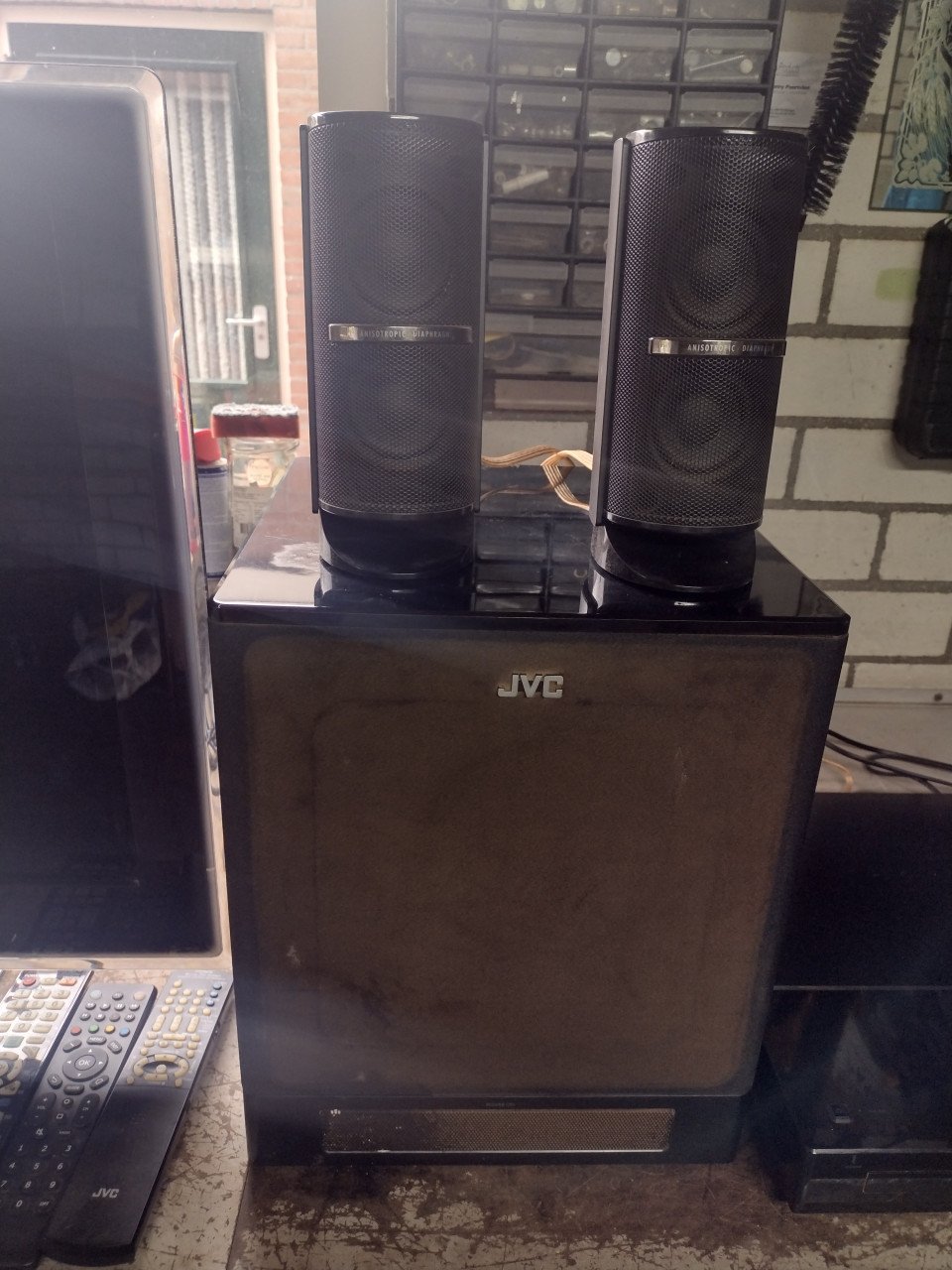 Te koop: Tv, Versterker en Boxen
