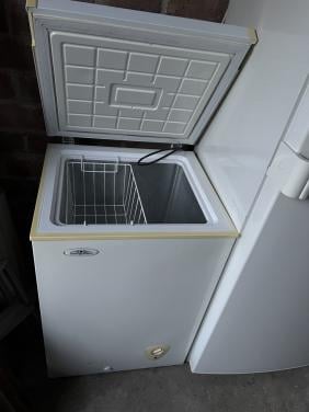 A+ klasse vrieskist / vriezer 85x60 cm. 100 liter