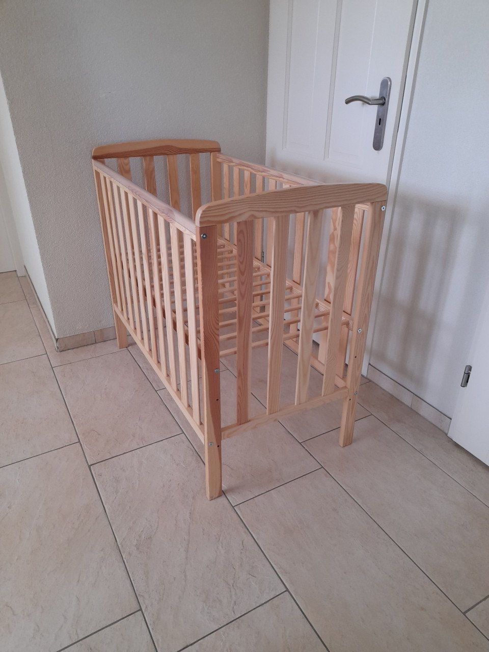 Houten Ledikantje (z.g.a.n.) ( 100 x 50 matras maat)