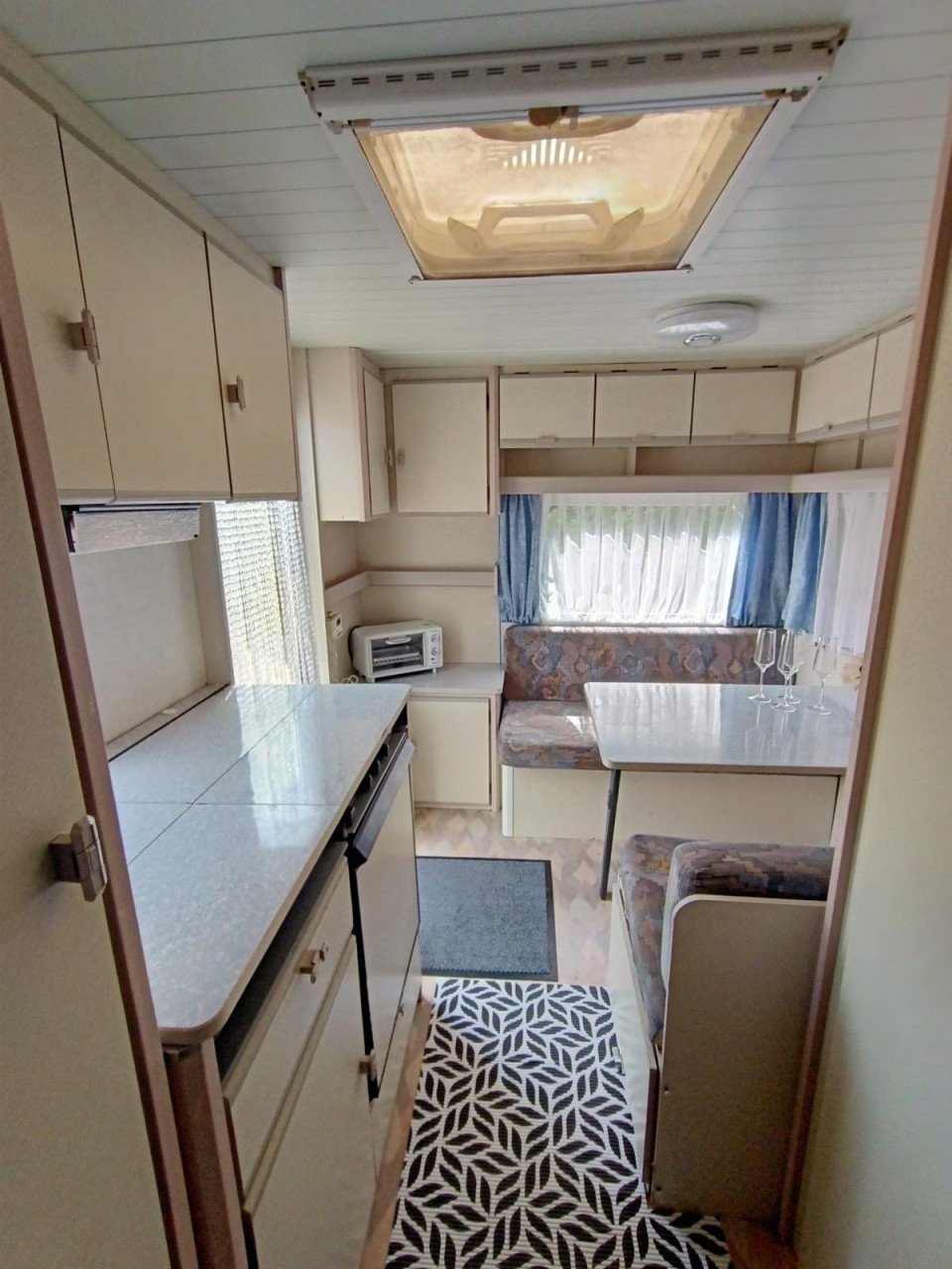 Gezinscaravan Burstner 440 , 1991 met voortent en luifel