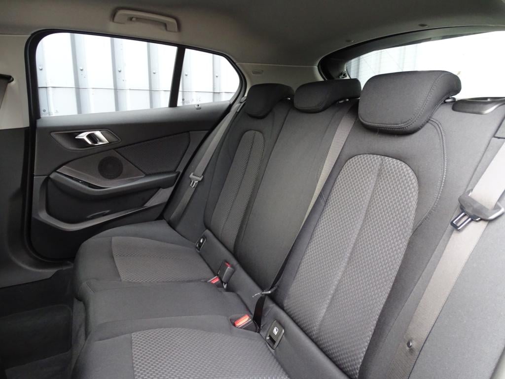 BMW 1 Serie 118i business edition | led | apple carplay/android auto