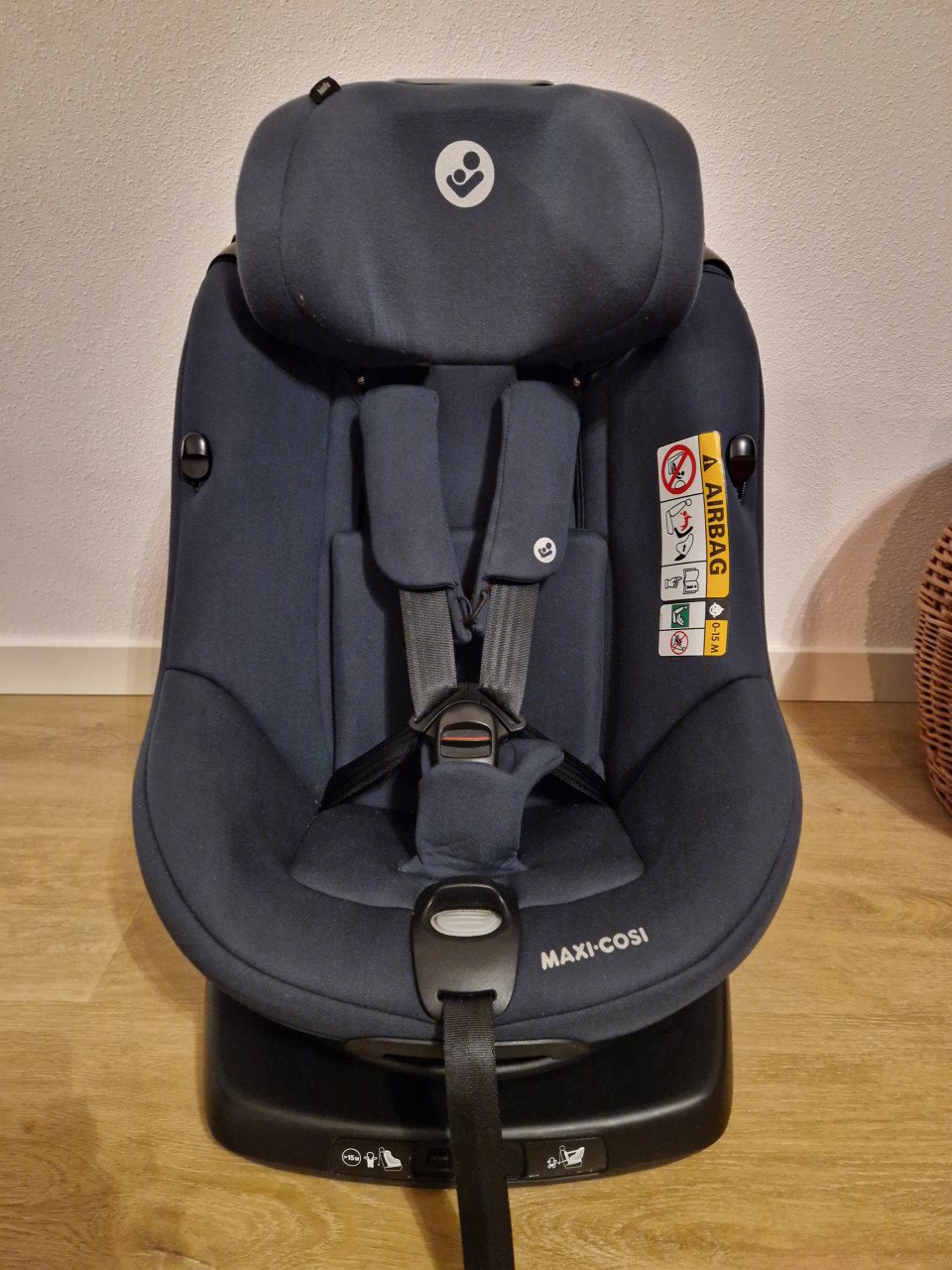 Maxi Cosi Axxisfix I-size 2024. Draaibare autostoel.
