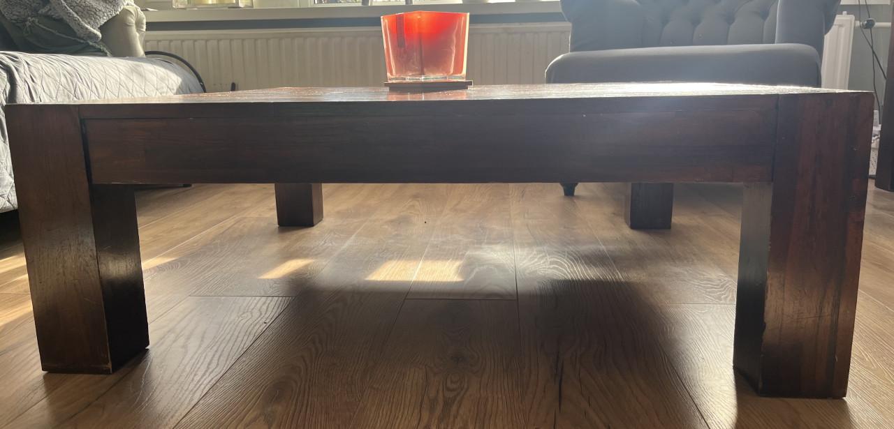 Teakhouten meubelset met gebruikerssporen