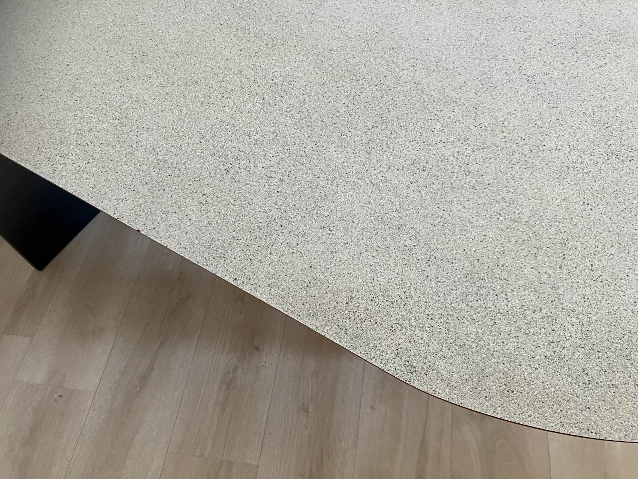 Eetkamertafel met uitschuifbaar passtuk