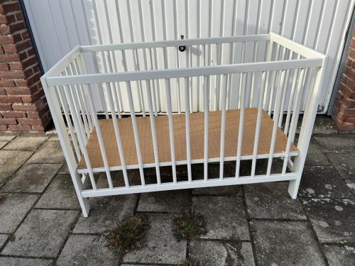 Babybed /box met verstelbare bodem als nieuw