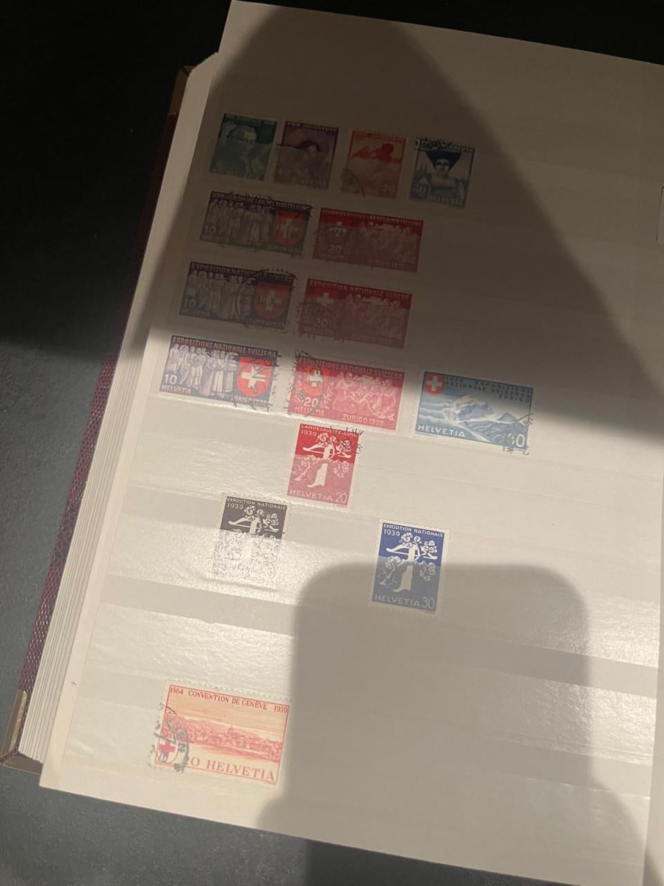 Kleine collectie Zwitserland in mooi album met gaaf blok!