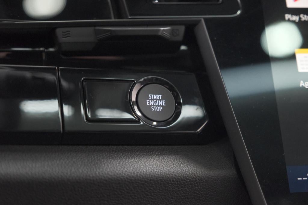 Renault Austral 1.2 e-tech full hybrid 200 techno | 360 camera | panoramada