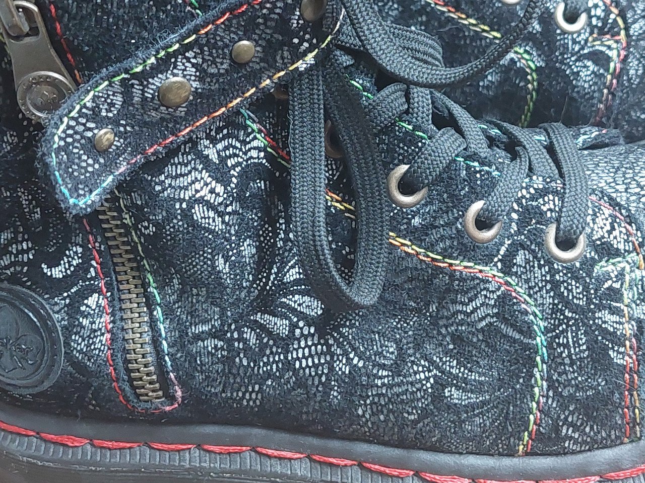 Zwarte Rieker damesboots mt 37 met grove rode stiksels