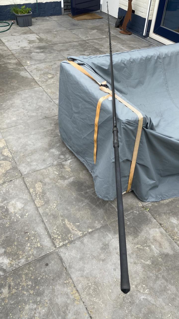 In nieuwstaat verkerende karperhengel