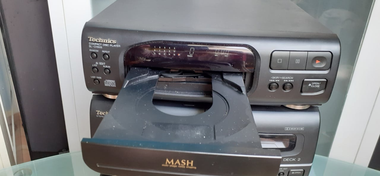 Stereo set technics compleet met boxen kabels en ab