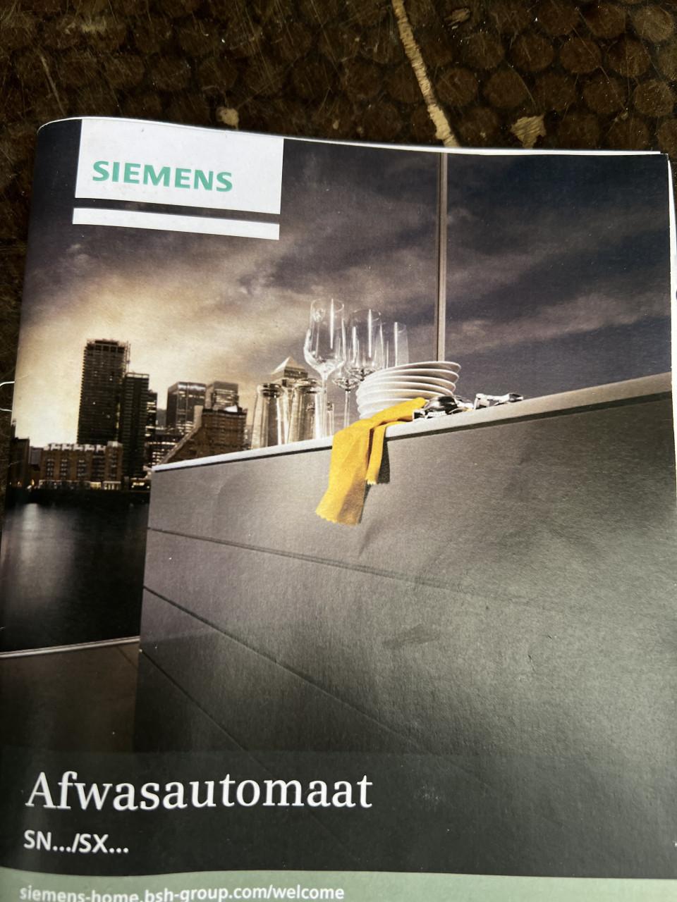 Bijna Niet gebruikte A+++ klasse Siemens inbouw vaatwasser 83x60 cm.