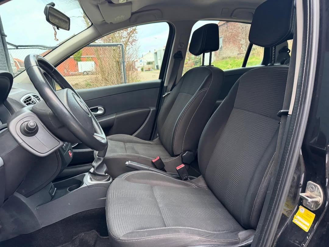 Renault Clio 1.2 TCE Estate 2010 Zwart Airco Apk Nap