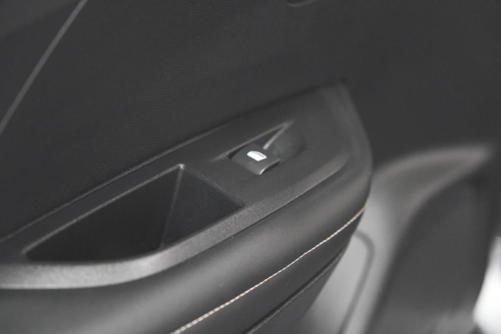 Peugeot 2008 puretech 100 allure | camera | navigatie | parkeersensoren | a