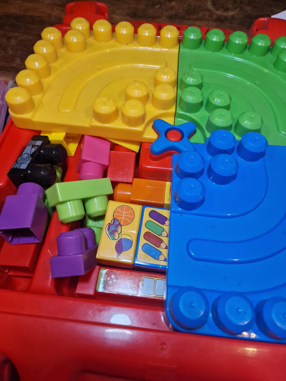 Mega bloks blokken en tafel