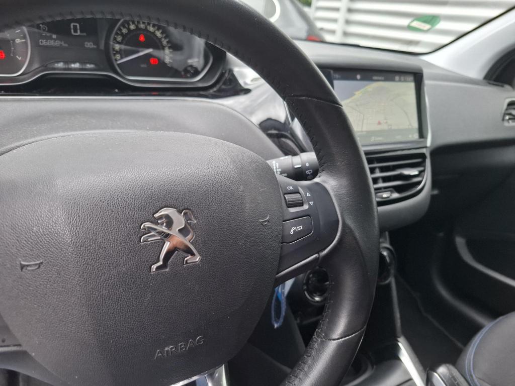 Peugeot 208 1.2 signature nav/airco/lmv/park