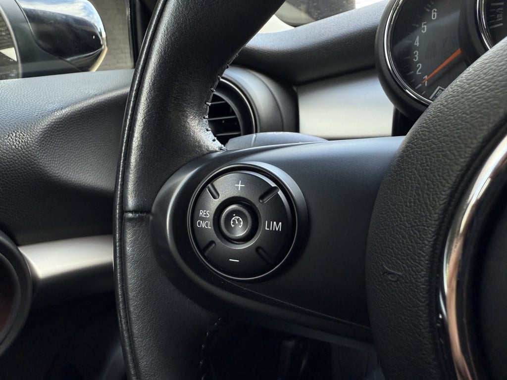Mini One mini 1.5 first // dealer onderhouden // stoelverwarming //