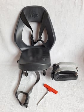 Yepp Junior fietsstoeltje met bagagedrager bevestiging! (nieuw € 106,00)