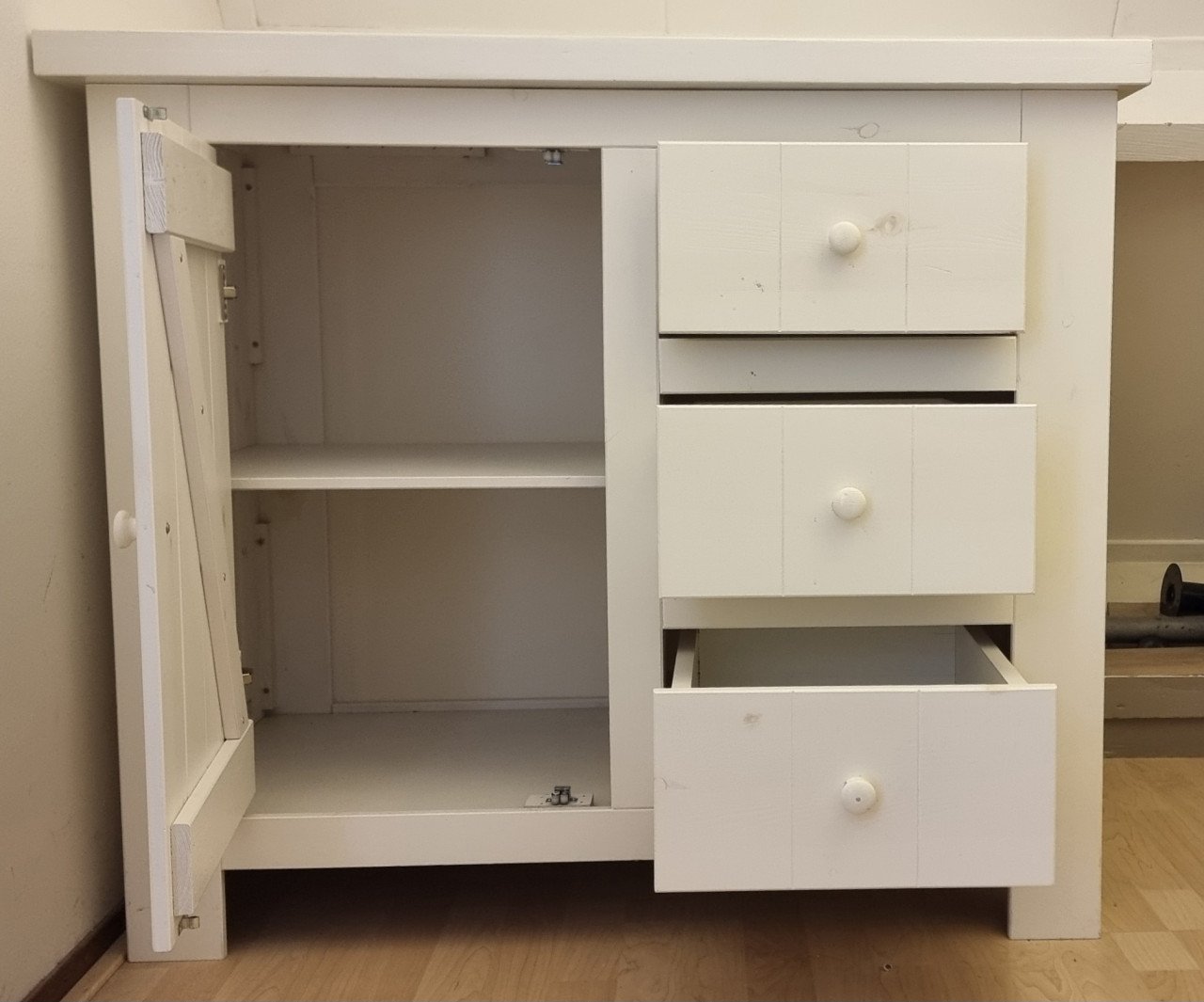 Babyledikantje commode