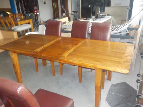 Geheel massieve kersen verlengbare eettafel in vrijwel nieuw staat