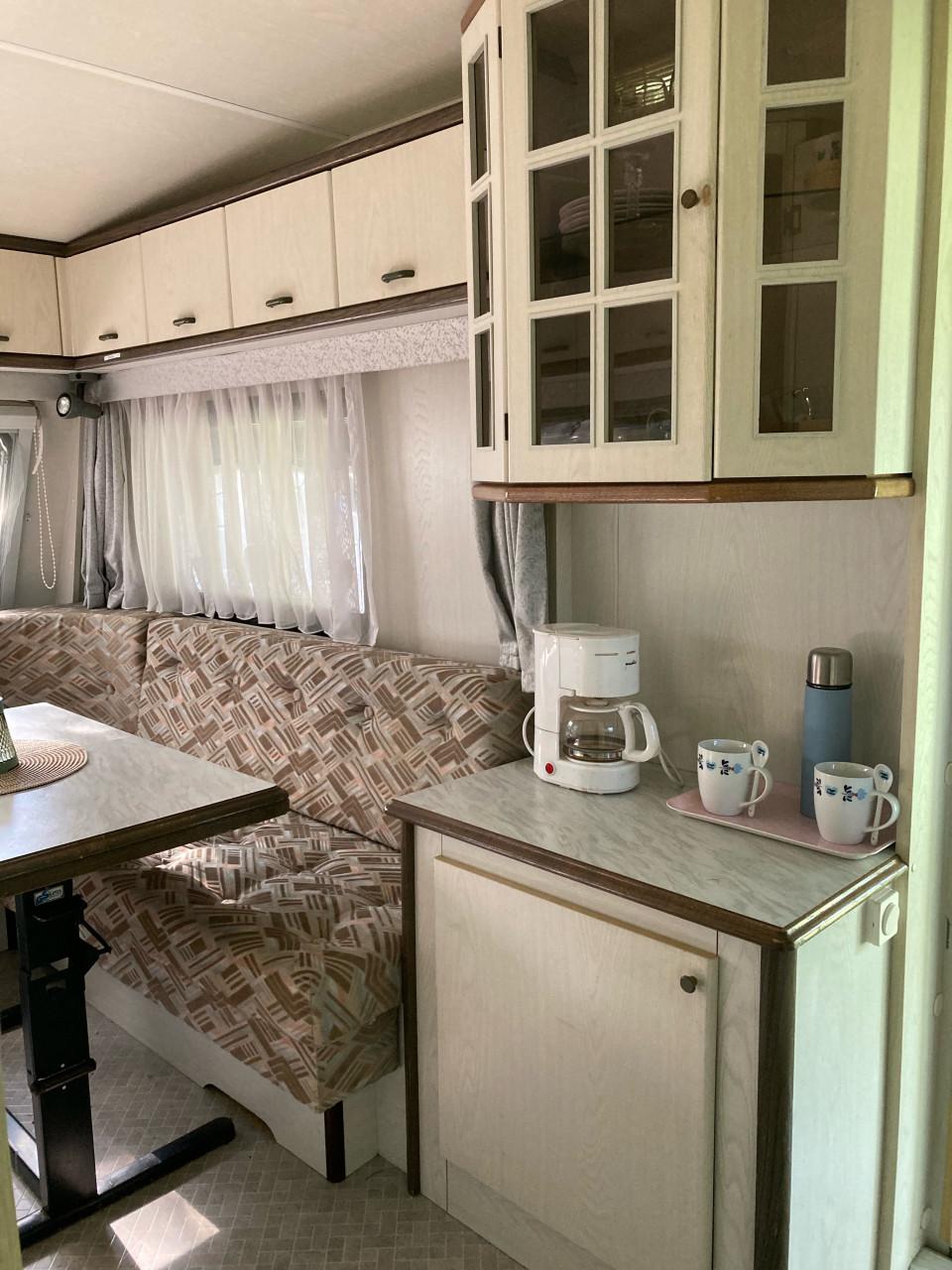 Hobby 400 met badkamer en rondzit