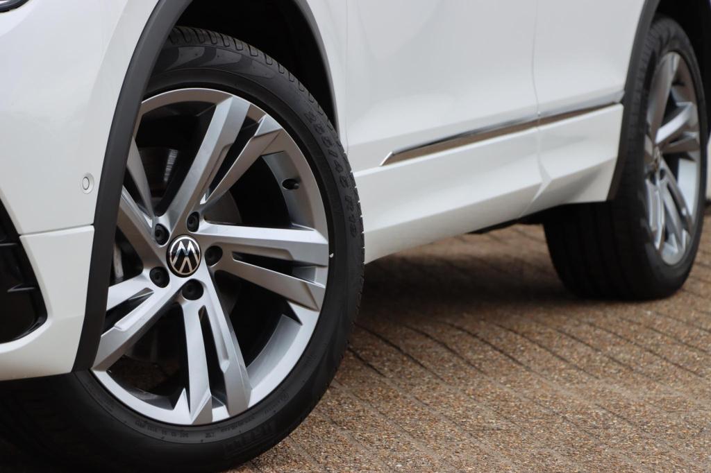 Volkswagen Tiguan 1.4 tsi ehybrid r-line business+ 245pk dsg6 | soh 90% |