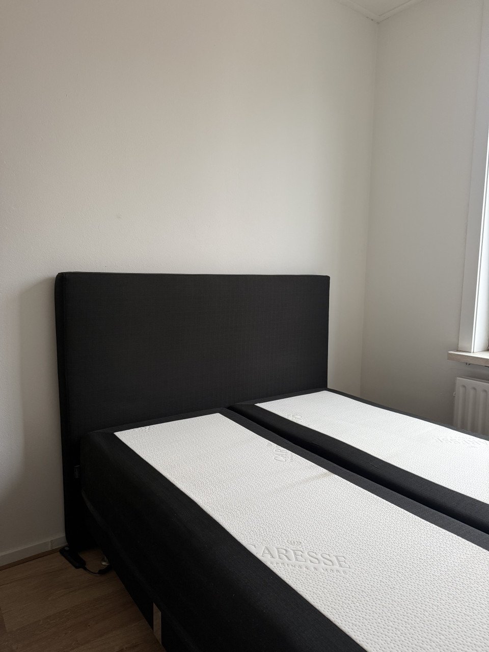 Elektrisch verstelbare boxspring – zwart – 1.40 m breed
