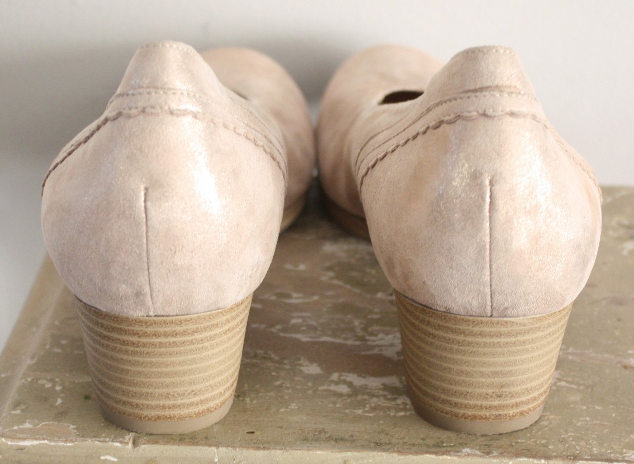 Beige met goudglood  pump maat 6,5