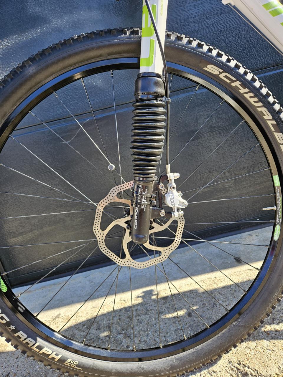 Cannindale Flash 29inch Lefty mountainbike.