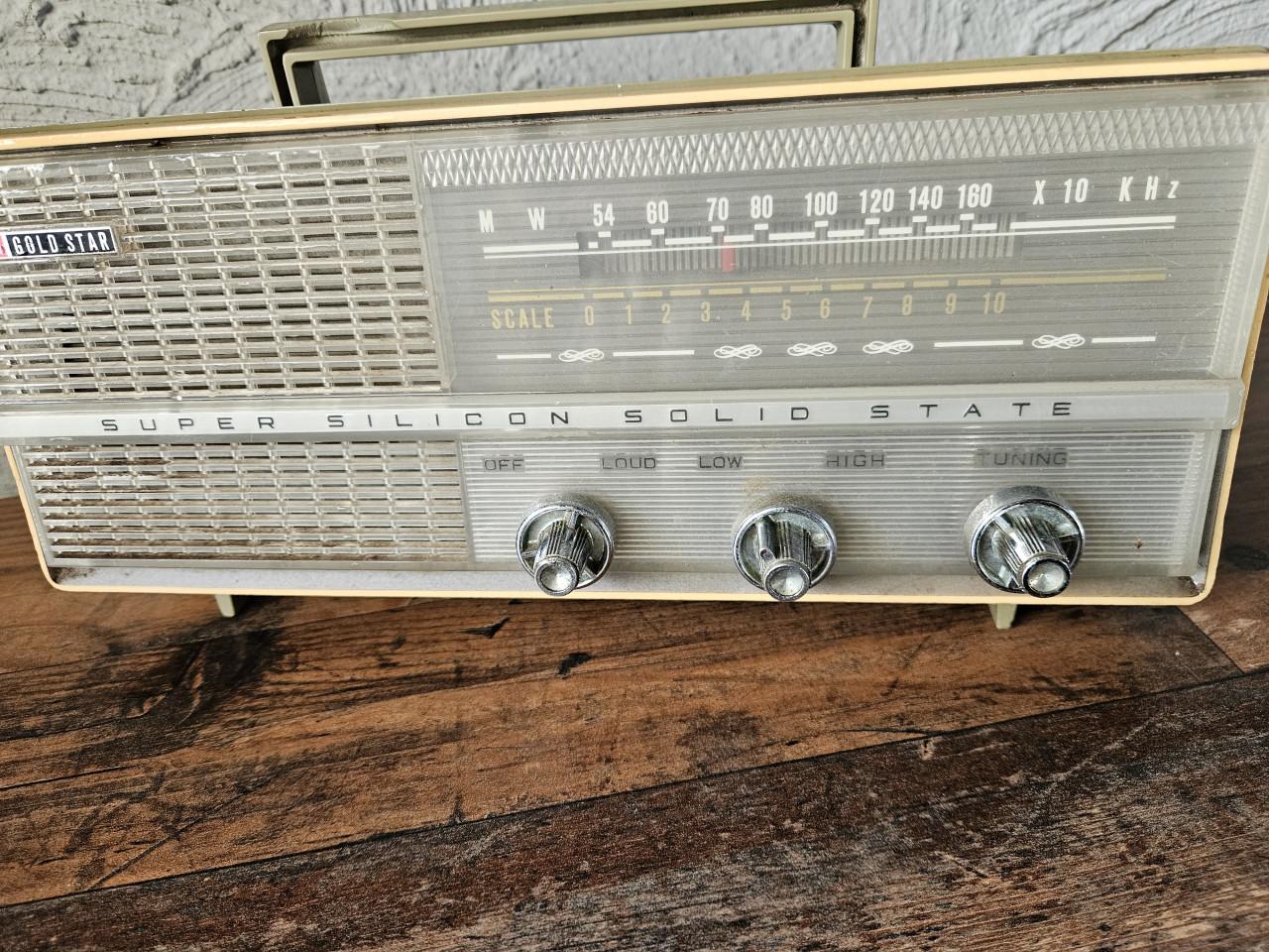 Vintage Gold Star Super Silicon Solid State Radio...