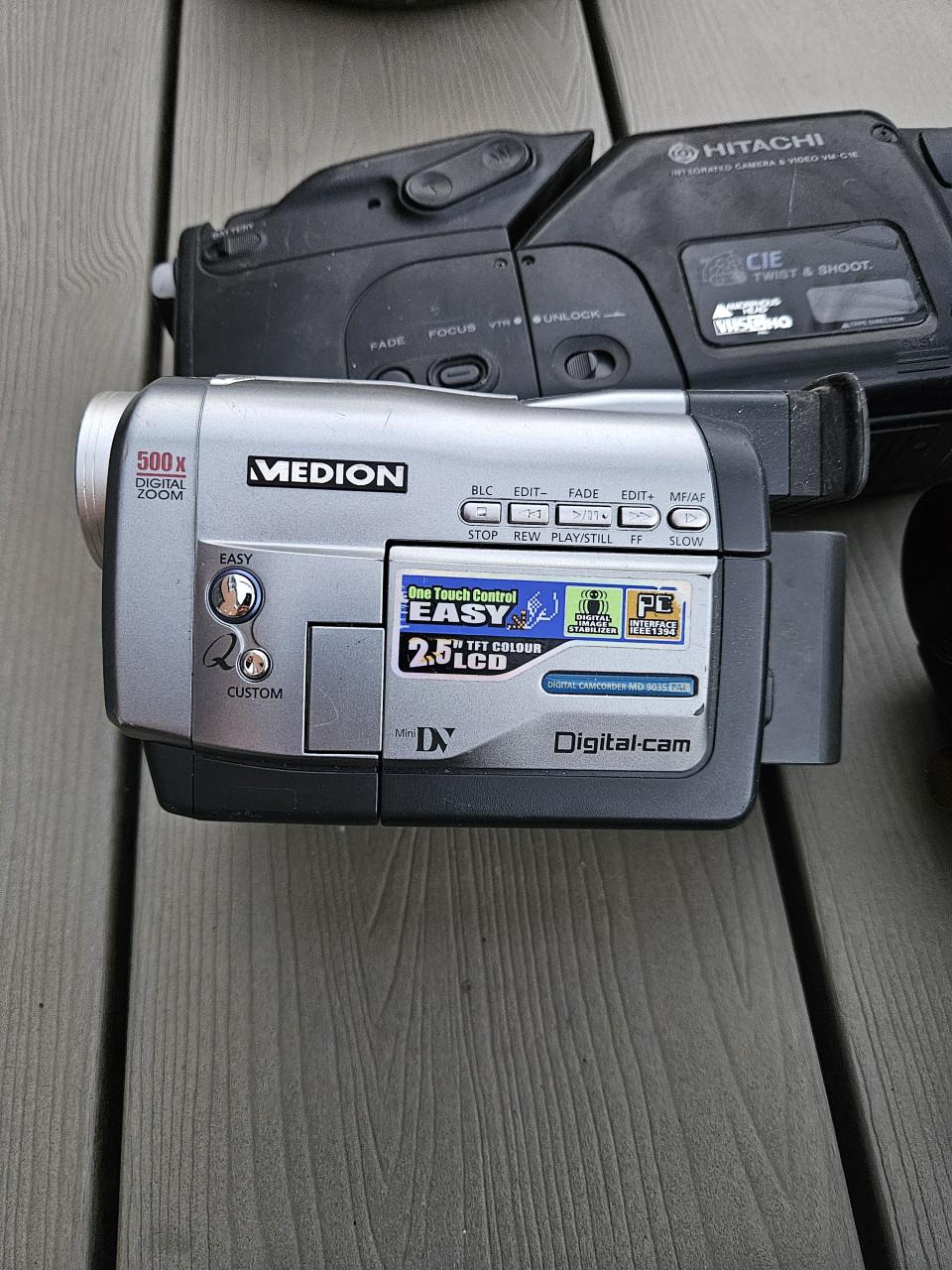 Vintage Videocamera Collectie: Samsung, Medion, Hitachi