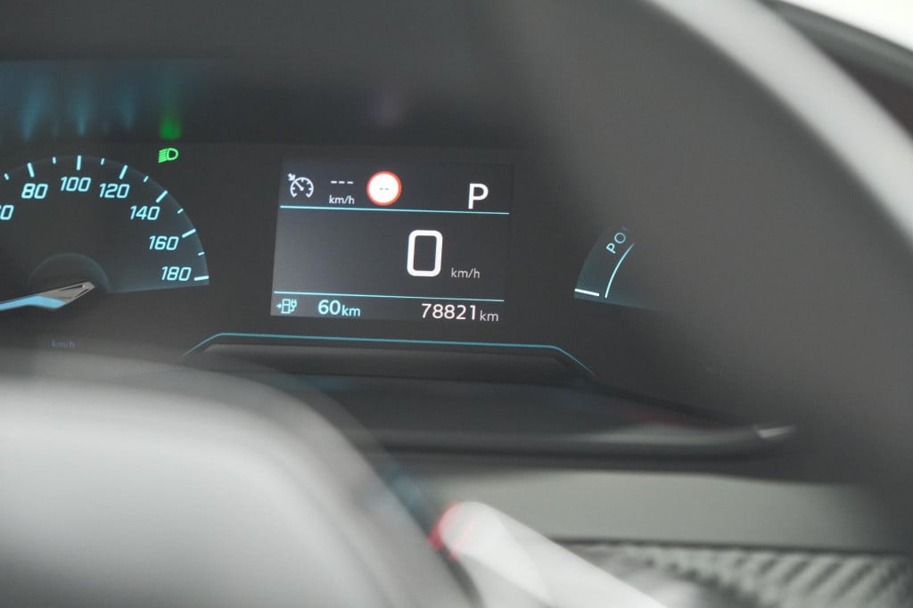 Peugeot 208 ev allure 50 kwh | 3 fase laadfunctie | parkeersensoren | apple