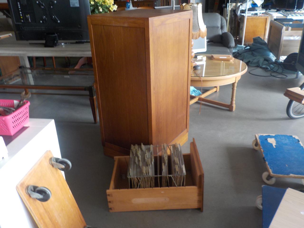 Teak houten ladenkast uit de jaren '60 zeer speciaal in zeer goede staat