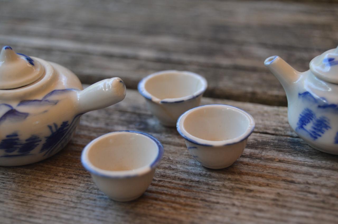Ieniemini Chinees theeserviesje in redelijke staat.