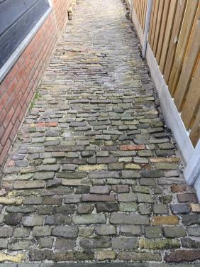 Ruim 10m2 - oude gebakken vijfdruimers/waaltjes