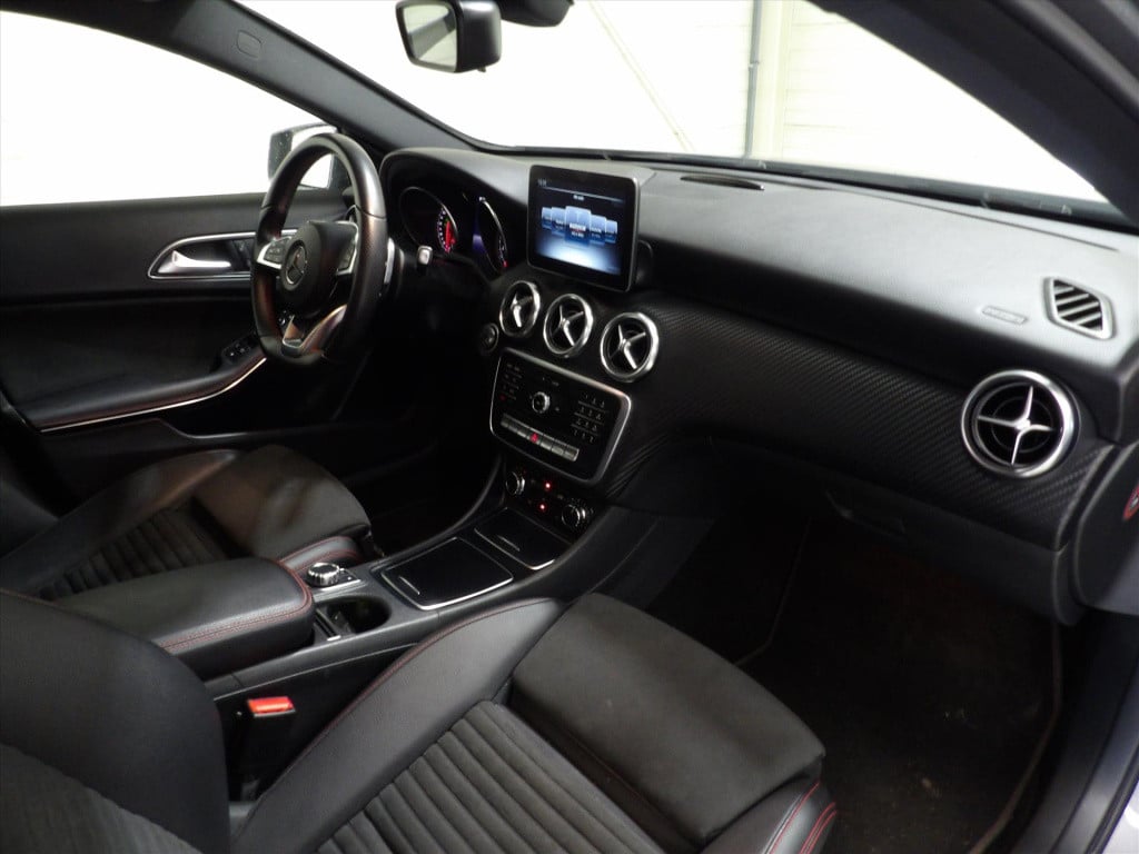Mercedes-Benz A-Klasse a180 122pk 7g-dct business solution amg