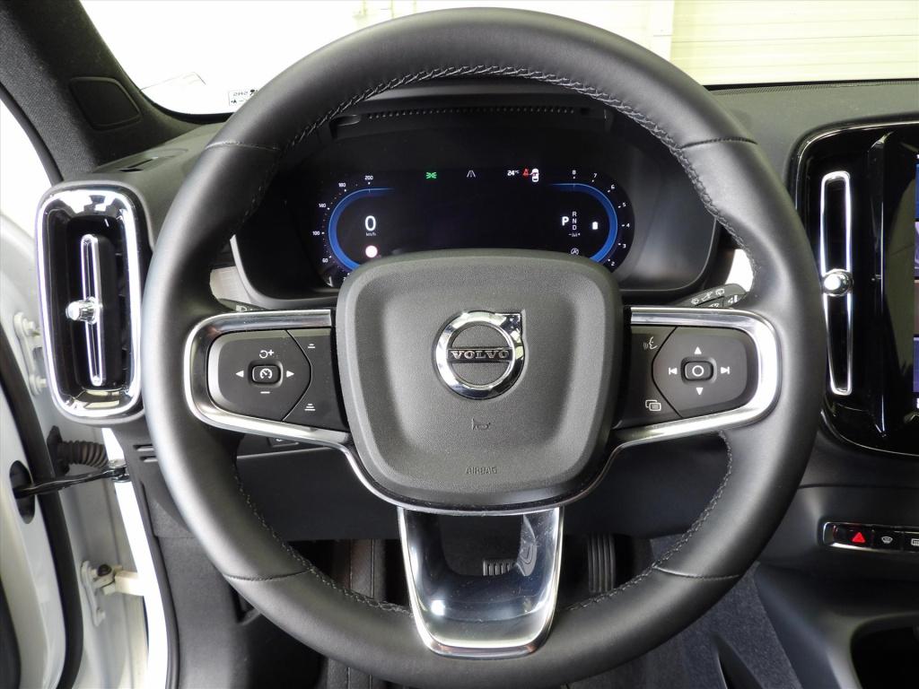 Volvo XC40 b3 163pk mild hybrid aut plus dark