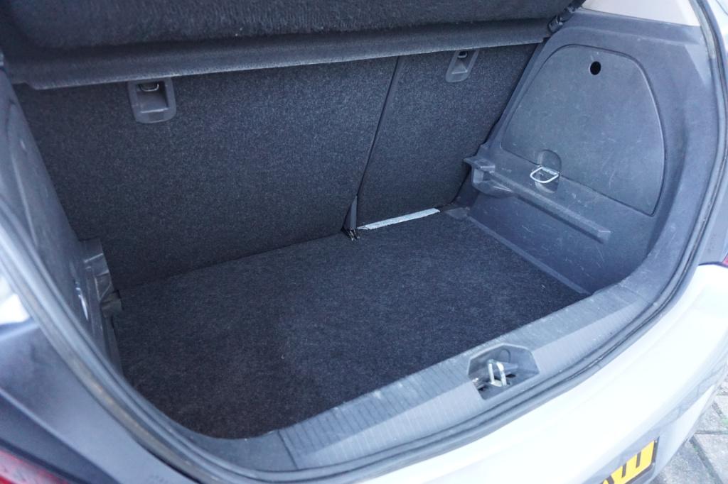 Opel Corsa 1.4-16v enjoy airco / cruise / elektr. ramen / lm velgen /  nap