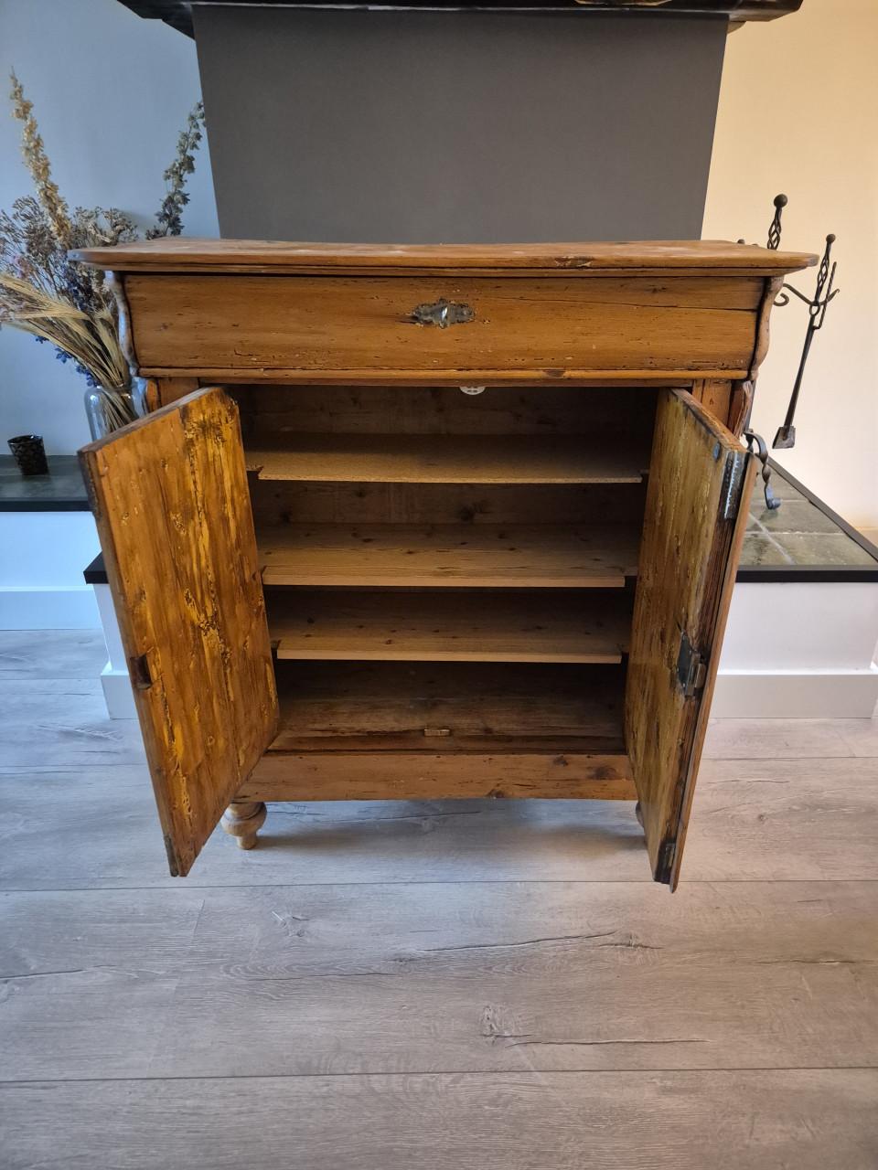 Leuk, oud opknap kastje