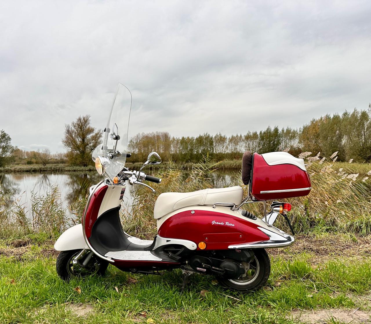 Mooie retro-scooter