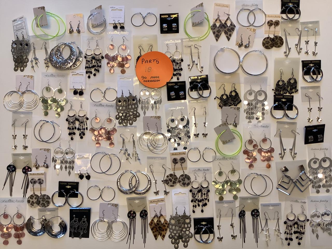 Partij hele mooie oorbellen. ( partij 18)