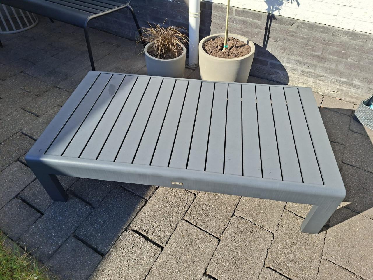 Mooie grijze lounge tafel