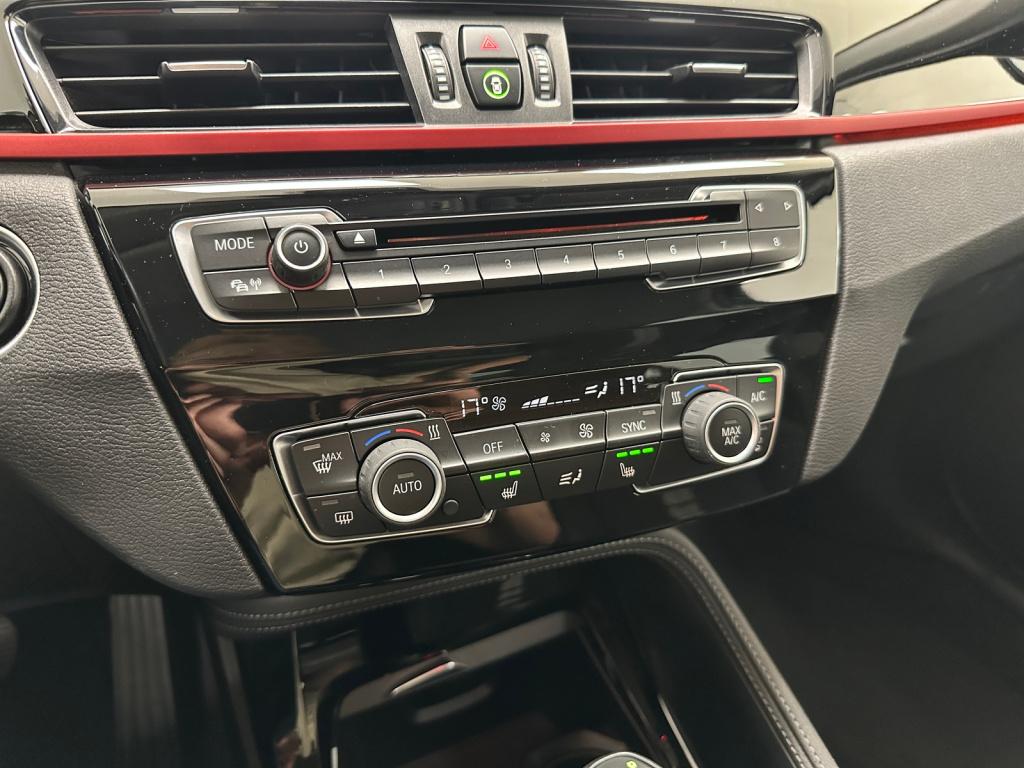 BMW X1 sdrive20i sport line | trekhaak | head-up-display | stoelverwarming 