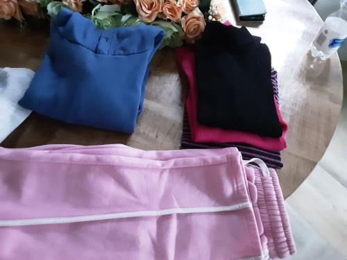 9 stuks keurige  meisjes kleding  mt XS