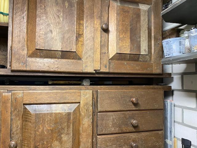 Geloogd eikenhouten wandmeubel